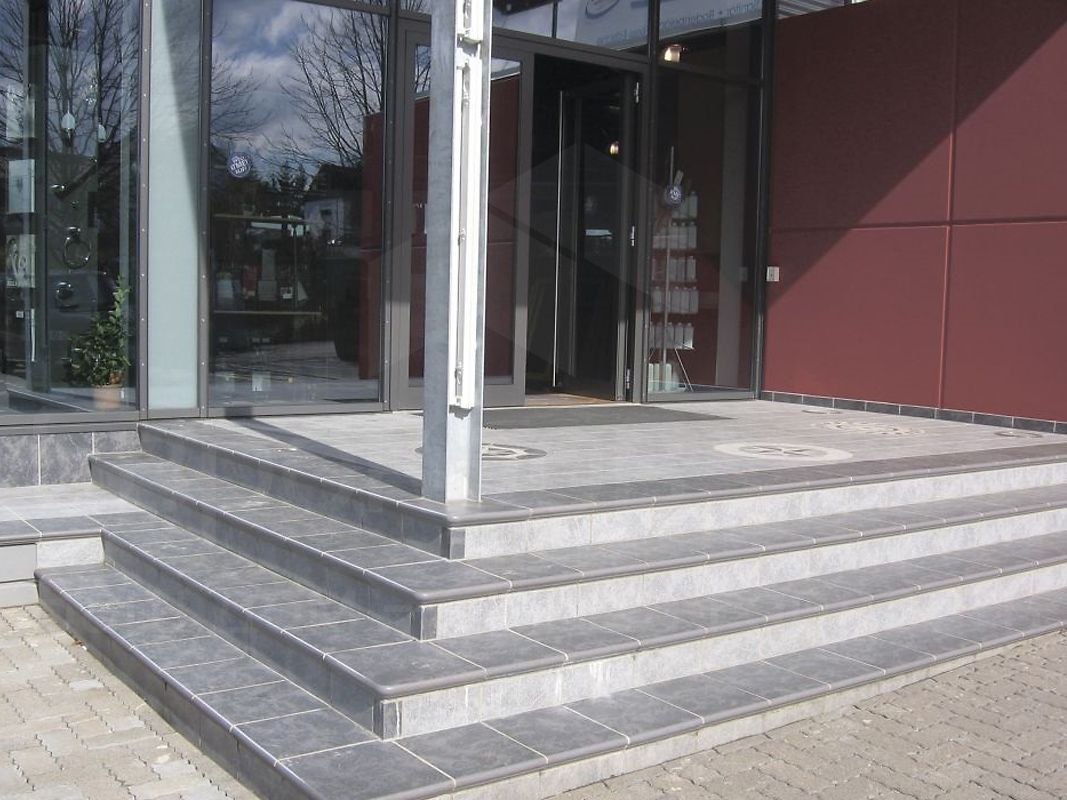 Клинкерная ступень Флорентинер противоскользящая плитка ATRIUM WK31170 Dunkelgrau 310*320*9,5 мм Westerwalder Klinker