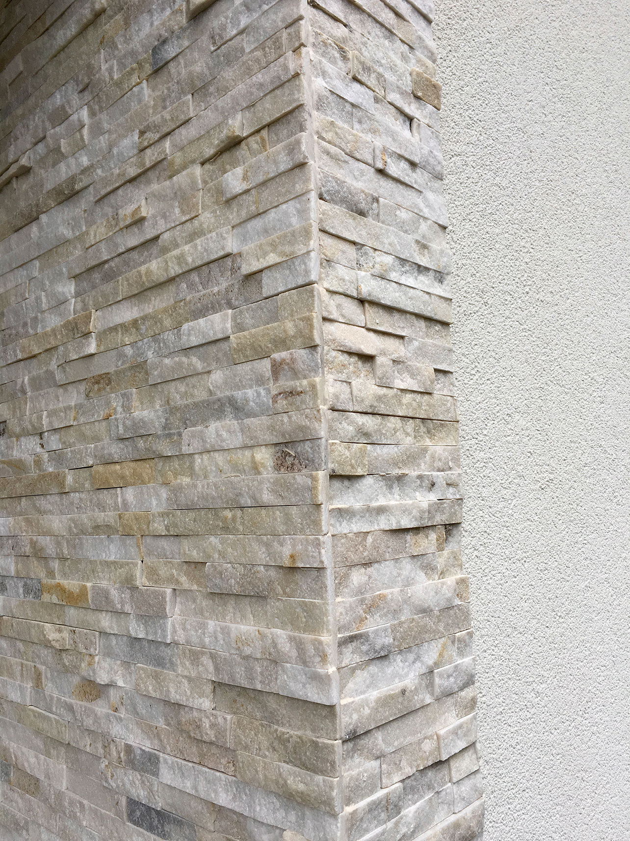 Кварцит Бежевый 600*150*10-20 мм, натуральный камень для интерьера и фасада BD