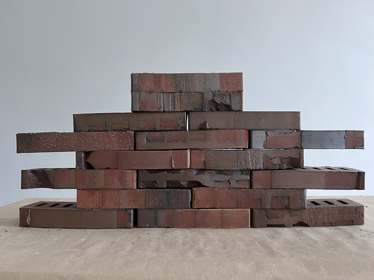 №12A Клинкерный кирпич облицовочный Laterem Antique  290х85х50 мм, бордовый архитектурный