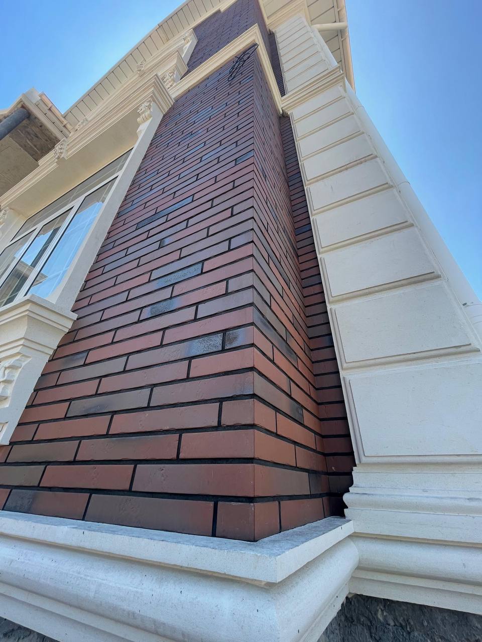 Клинкерная фасадная плитка под кирпич ригельная Langformat ABC Teuto Rot-bunt Kohlebrand Schieferstruktur 365*52*10 мм