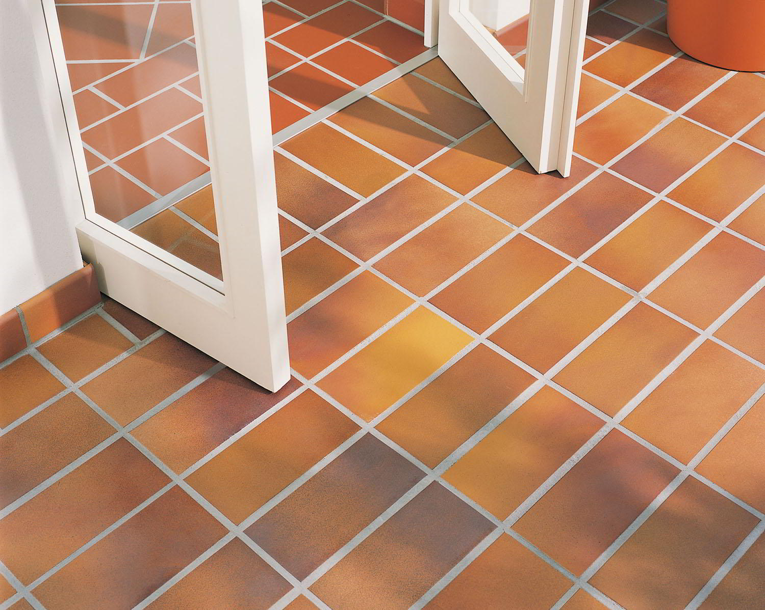 Клинкерная фасадная плитка облицовочная под кирпич Stroeher (Штроер) Keraprotect Chromatic E 305 puma гладкая NF11, 240*71*11 мм