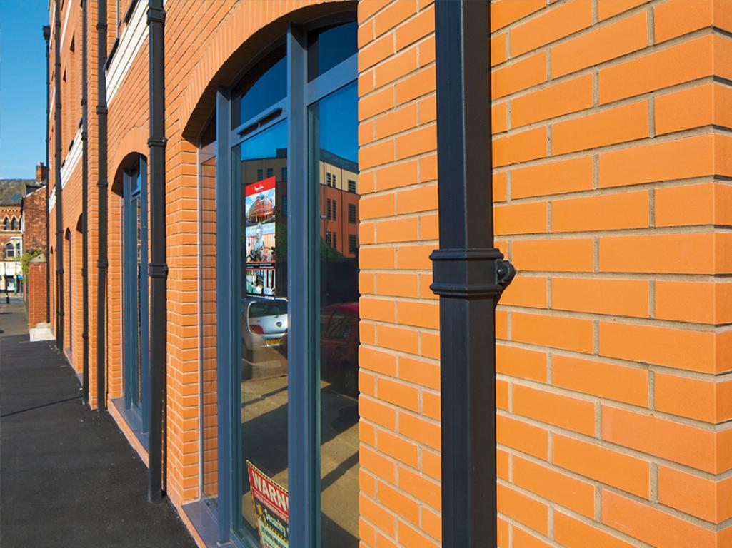 Клинкерная фасадная плитка облицовочная под кирпич Stroeher (Штроер) Keravette Chromatic 320 sandgelb гладкая NF11, 240*71*11 мм