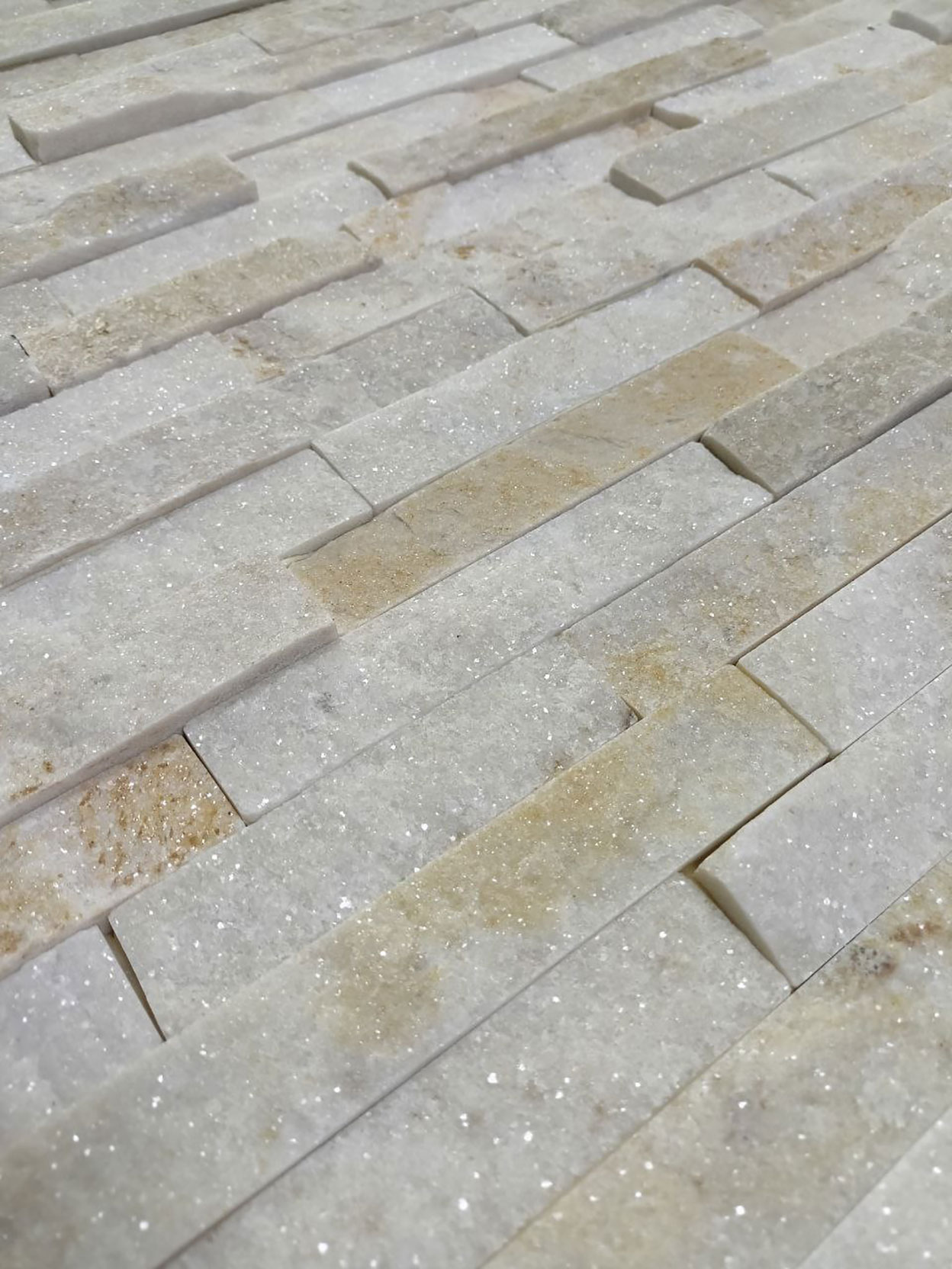 Кварцит Бежевый 600*150*10-20 мм, натуральный камень для интерьера и фасада BD