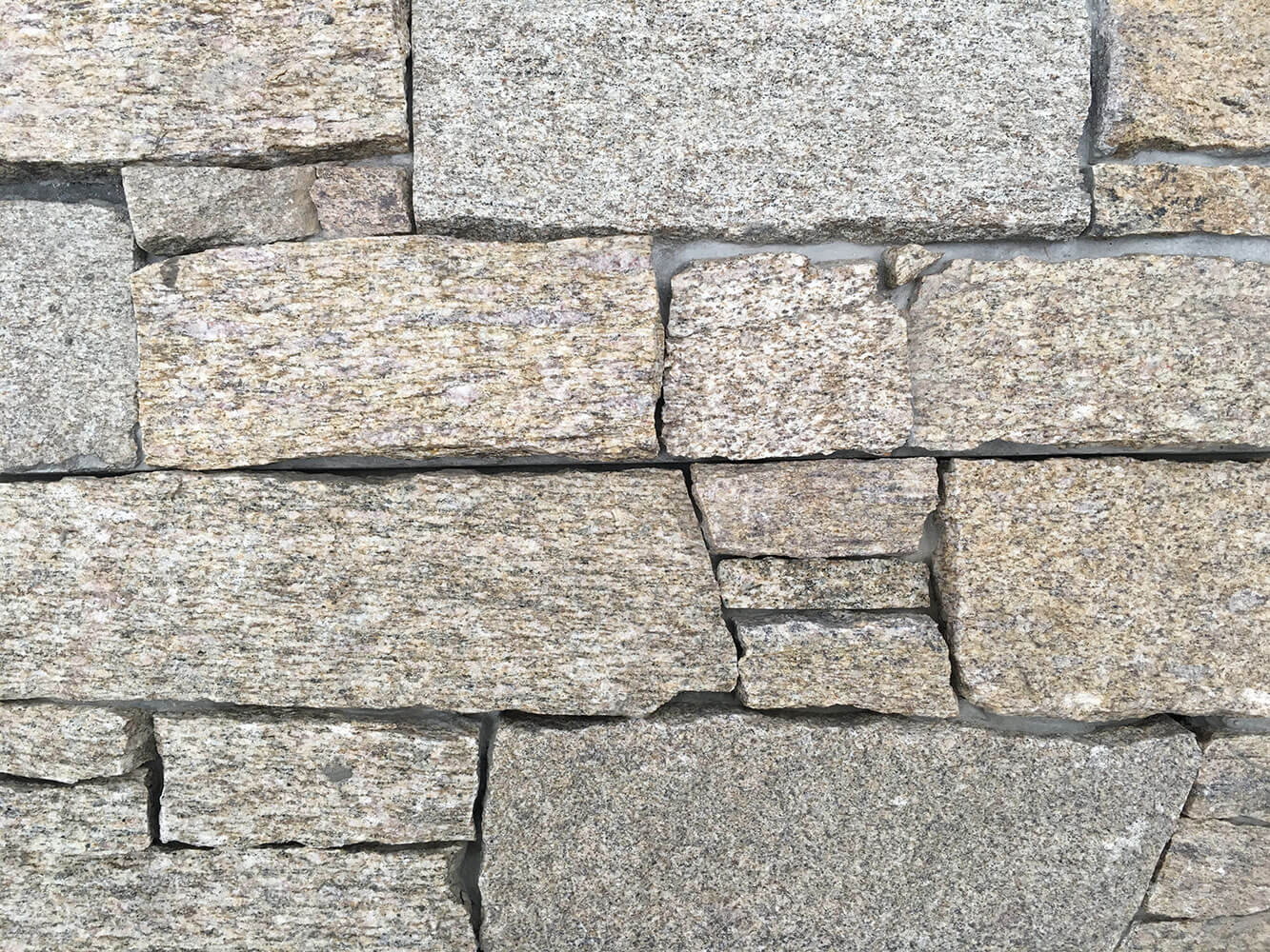 Камень грубый кварцит серо-бежевый 550*200*20\40 мм, натуральный камень для фасада и интерьера BD