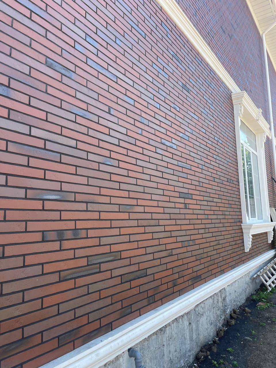 Клинкерная фасадная плитка под кирпич ригельная Langformat ABC Teuto Rot-bunt Kohlebrand Schieferstruktur 365*52*10 мм