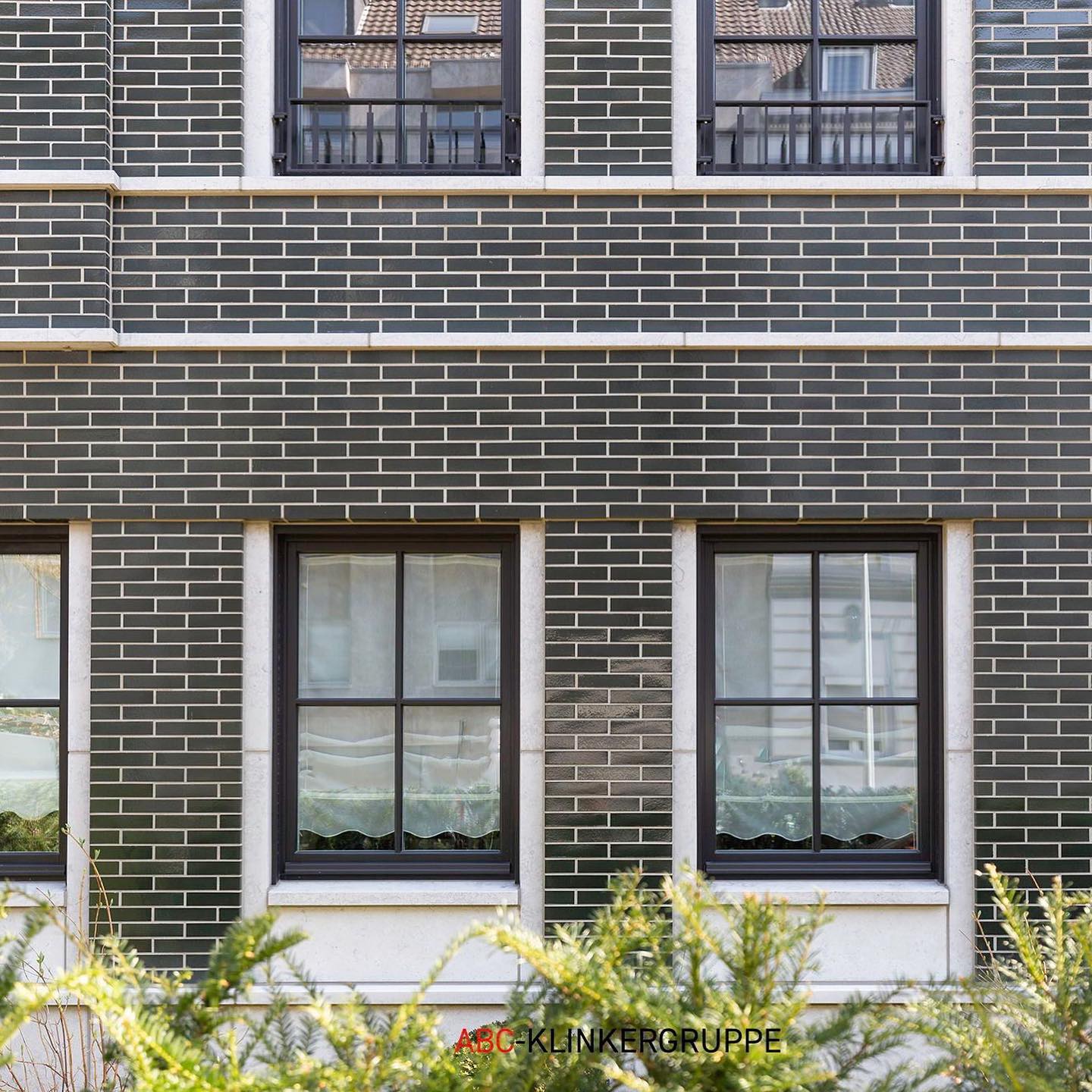 №38 Глазурованная Фасадная плитка Клинкерная облицовочная под кирпич 283х84х11 мм цвет темно-синий RAL