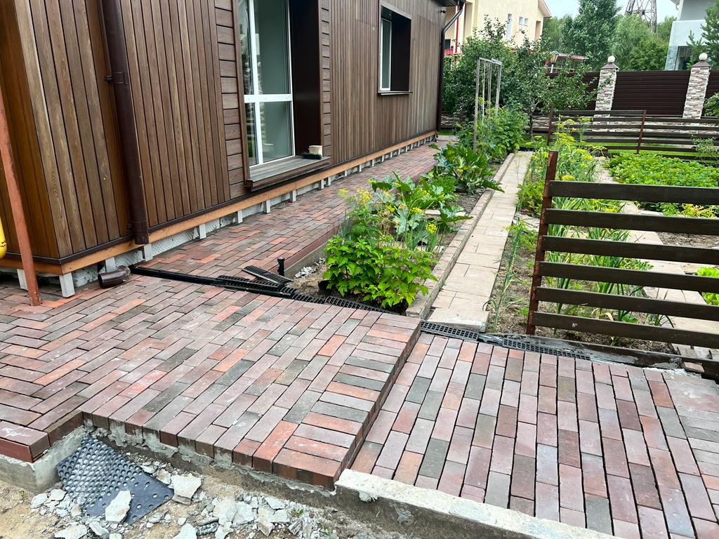 Мюнхен флэш, серая ригельная тротуарная плитка/брусчатка клинкерная 250*80*52 мм, пятый элемент