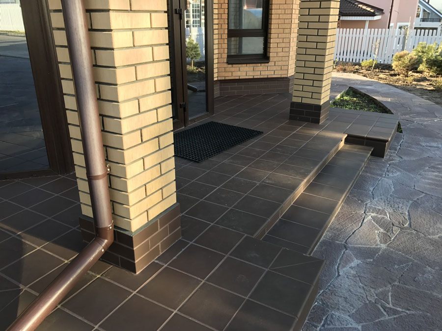 Клинкерная ступень Флорентинер противоскользящая плитка ABC Objekta Braun 345*240*14 мм