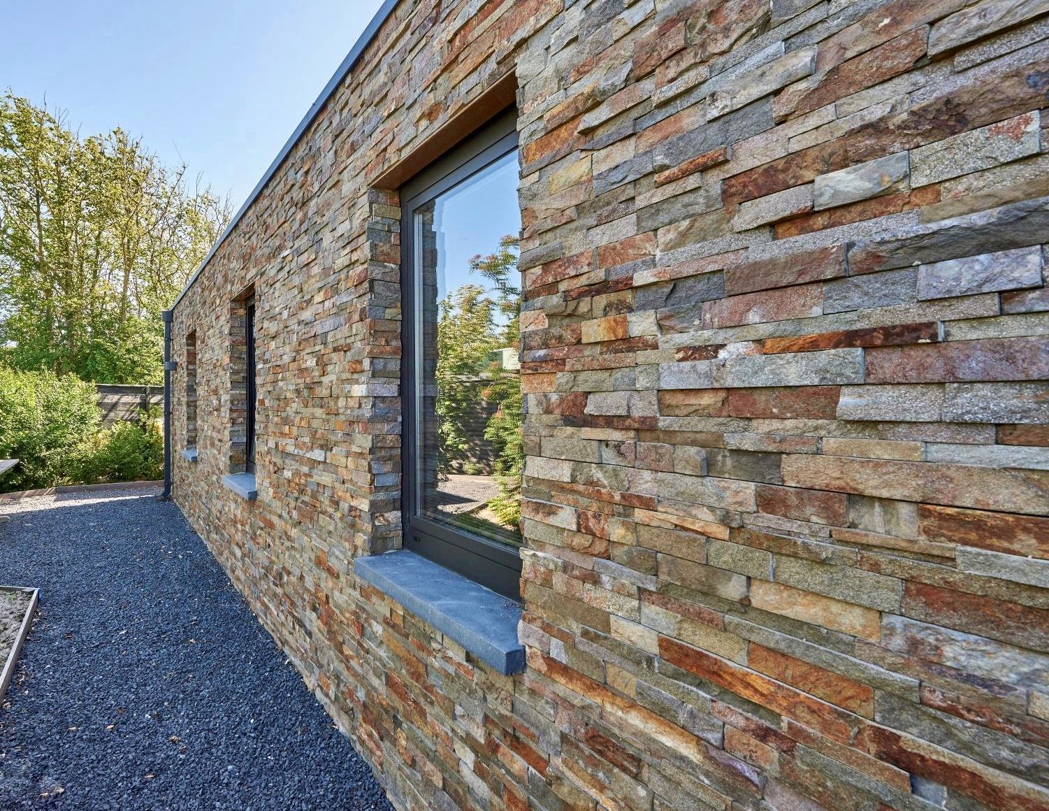 Натуральный камень для фасада