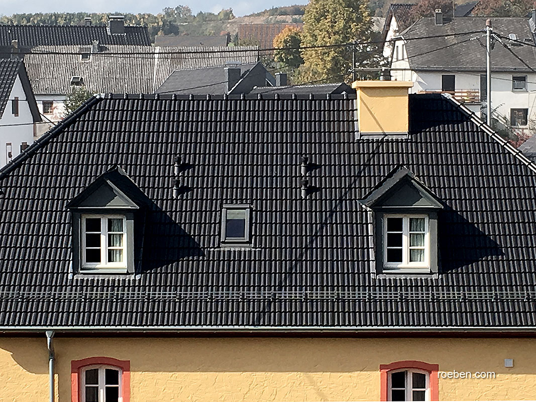 Керамическая черепица рядовая Roben Elsass антрацит ангоб