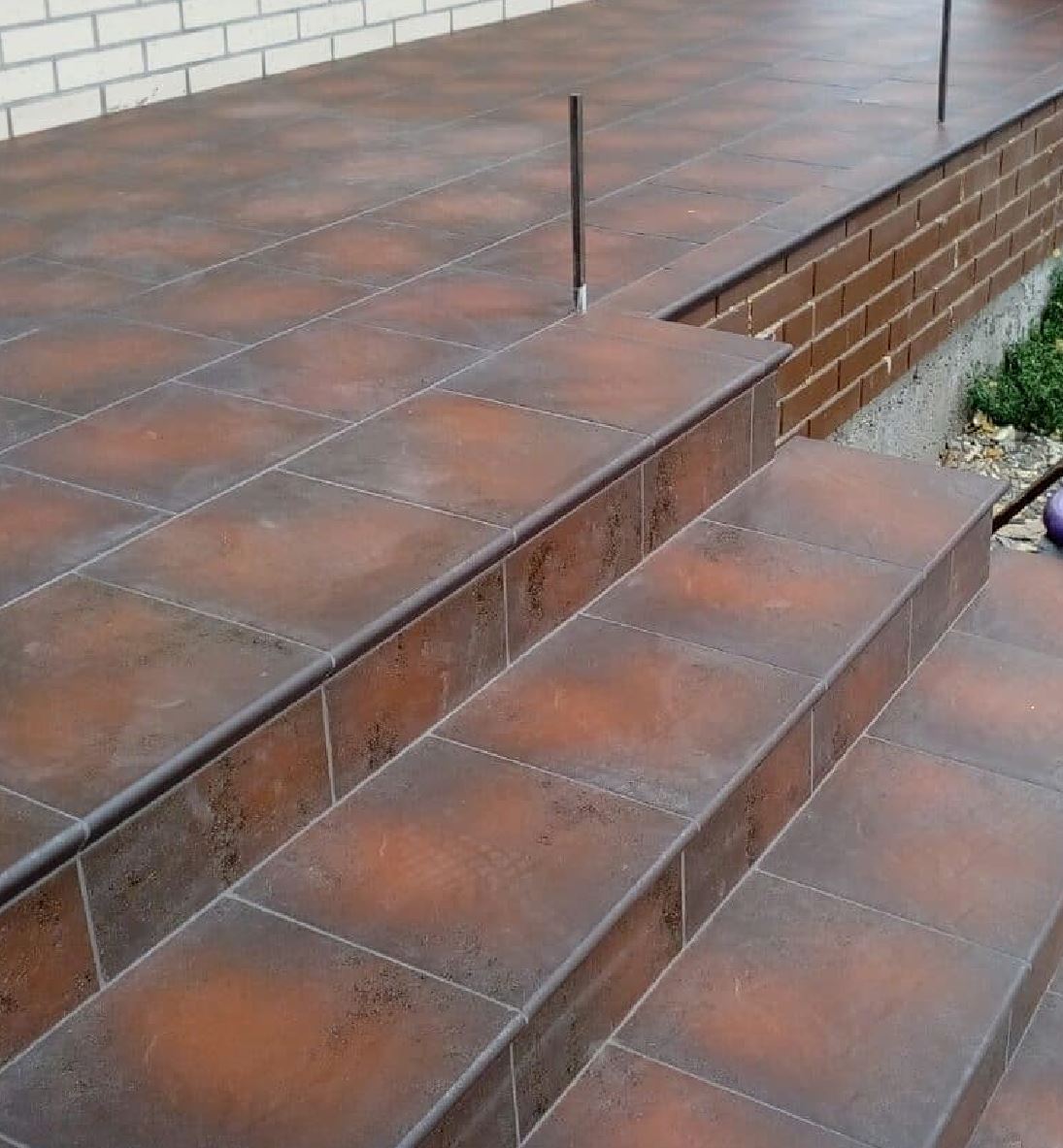 Cloud Brown ступень флорентинер противоскользящая с капиносом, красно-коричневая 330x300x11 мм