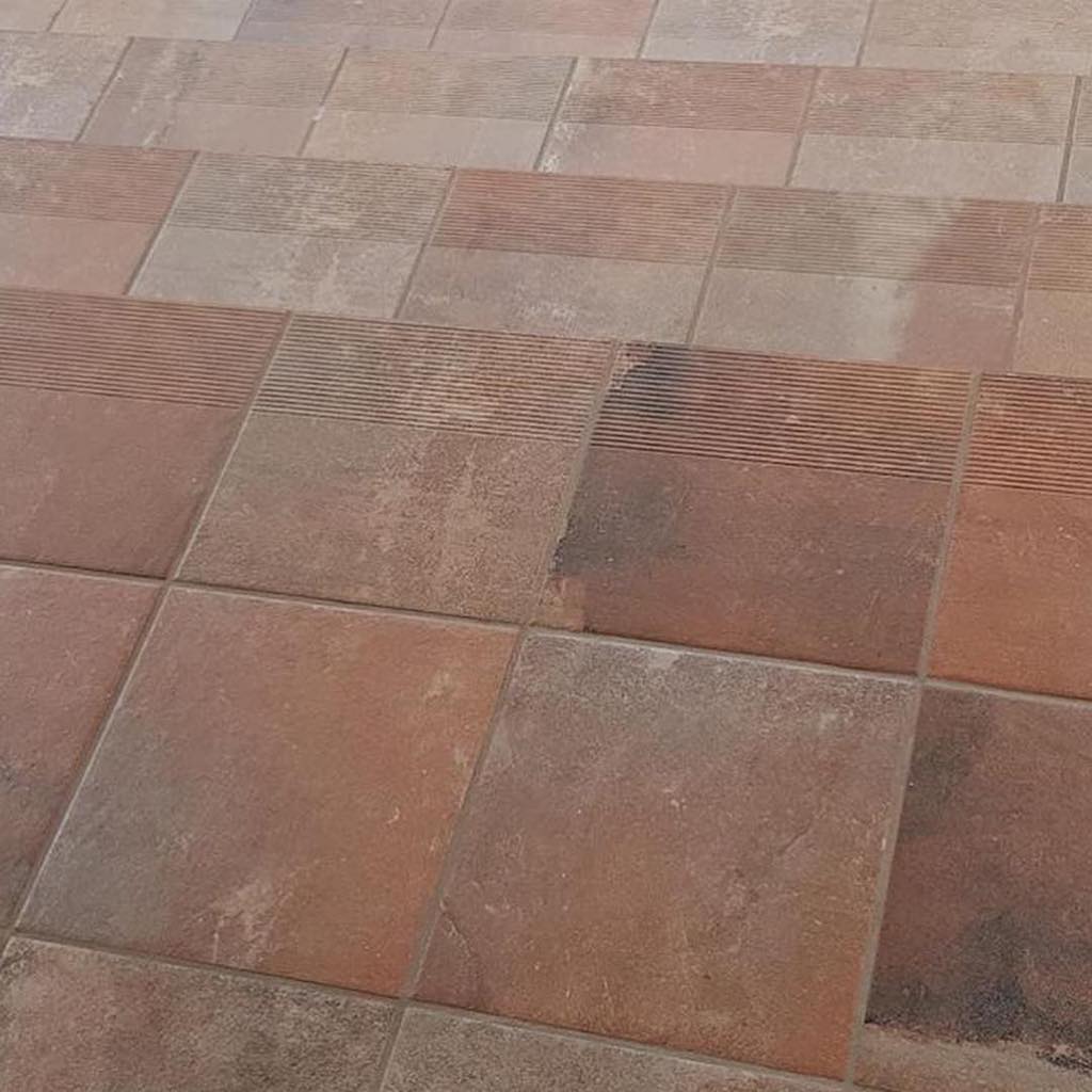 Scandiano Rosso ступень угловая флорентинер противоскользящая с капиносом 330x330x11 мм