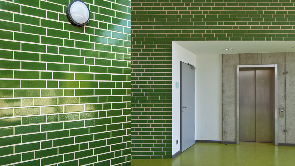 Глазурованная клинкерная фасадная плитка облицовочная под кирпич ABC Gruen 360 зеленая, 240*52*10 мм