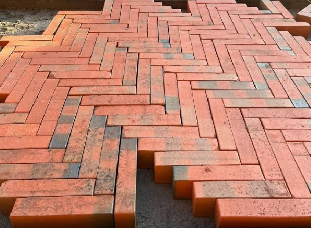 Регенсбург флэш, красная ригельная тротуарная плитка/брусчатка клинкерная 250*80*52 мм, пятый элемент