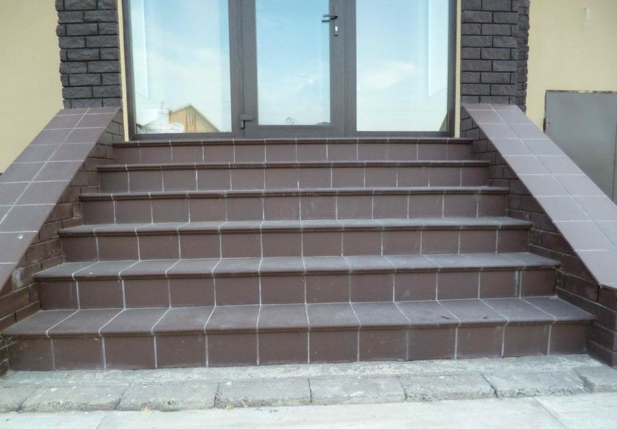 Клинкерная ступень флорентинер противоскользящая плитка Stroeher KERAPLATTE TERRA 210 brown 340*240*12 мм