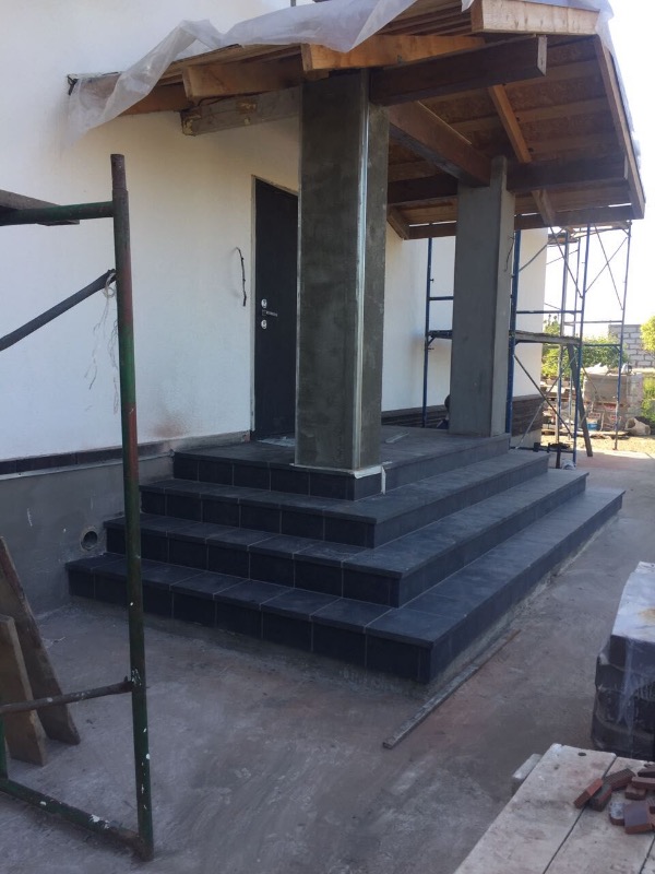 Клинкерная Ступень лофт Угловая противоскользящая плитка Stroeher KERAPLATTE GRAVEL BLEND 963 blackkawe 340*340*35*11 мм