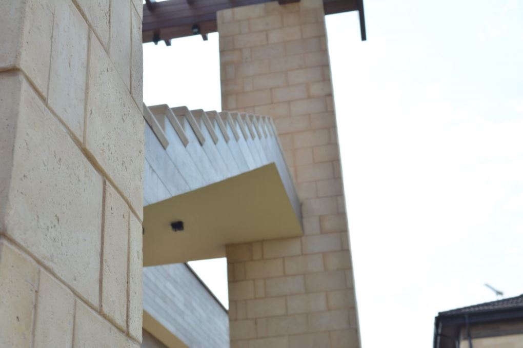 Фасадная облицовочная декоративная плитка травертин-касса 15