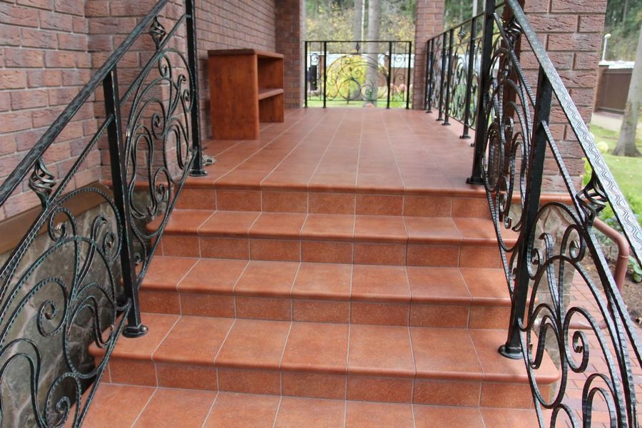 Клинкерная Плитка напольная противоскользящая Stroeher KERAPLATTE ROCCIA 841 rosso 240*240*10 мм