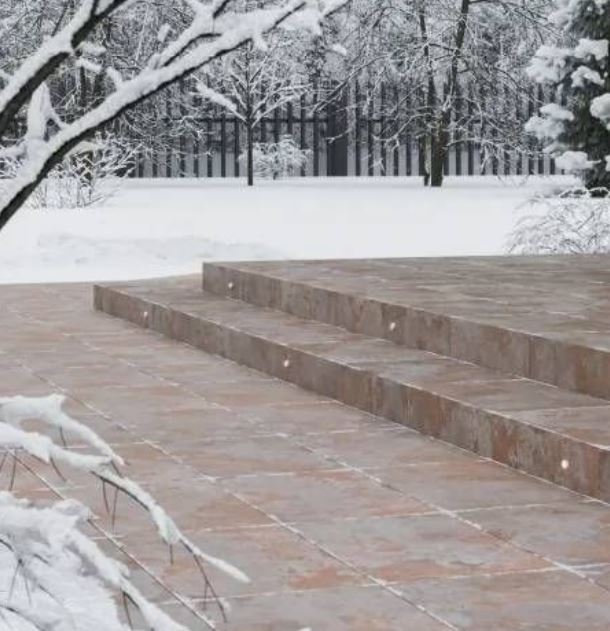 Фото уличных ступеней и площадки с подогревом покрытия в зимний период