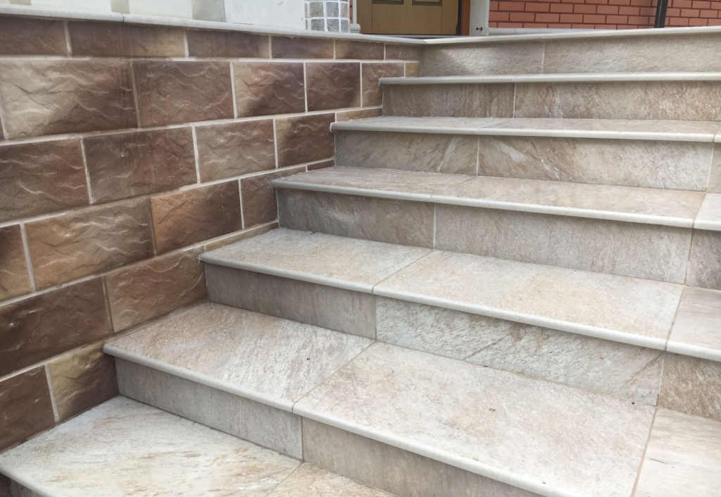 Фото лаконичной лестницы с минималистичным узлом ступени