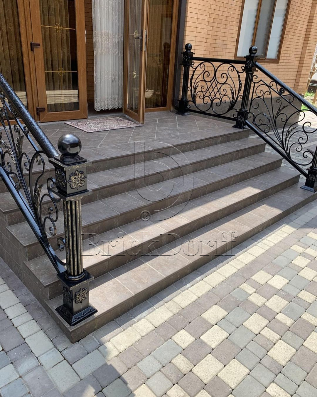 Ilario Braun ступень флорентинер противоскользящая с капиносом, коричневая 330x300x11 мм