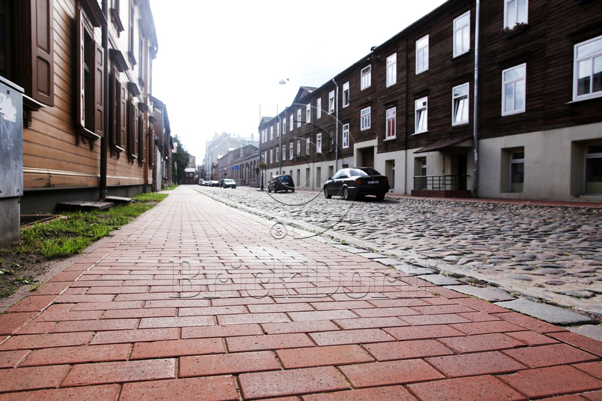 Клинкерная тротуарная плитка - брусчатка Lode JANKA Красная 200х100х52 мм