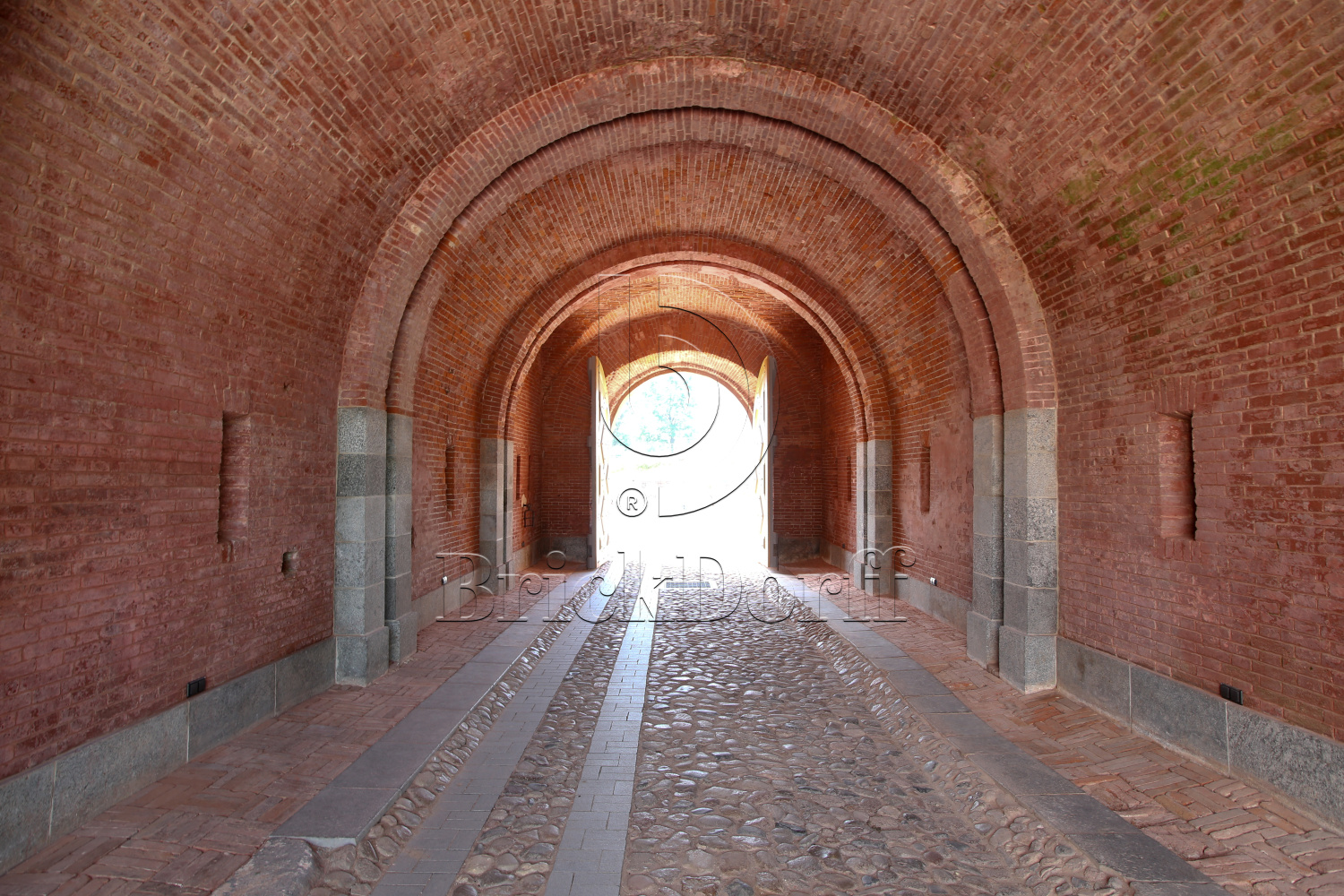 Кирпич клинкерный облицовочный красный, Lode SENCIS естественная, 250*120*65 мм