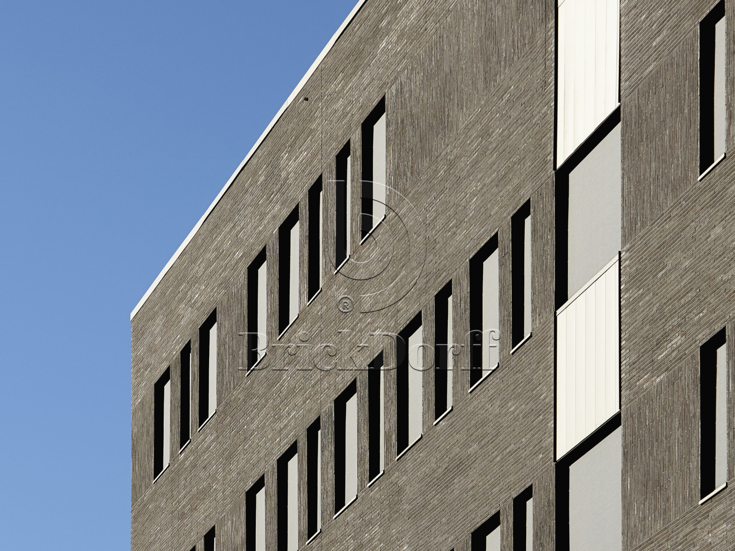 Клинкерная фасадная плитка облицовочная под кирпич Stroeher (Штроер) Zeitlos 359 kohlenglanz гладкая NF14, 240*71*14 мм