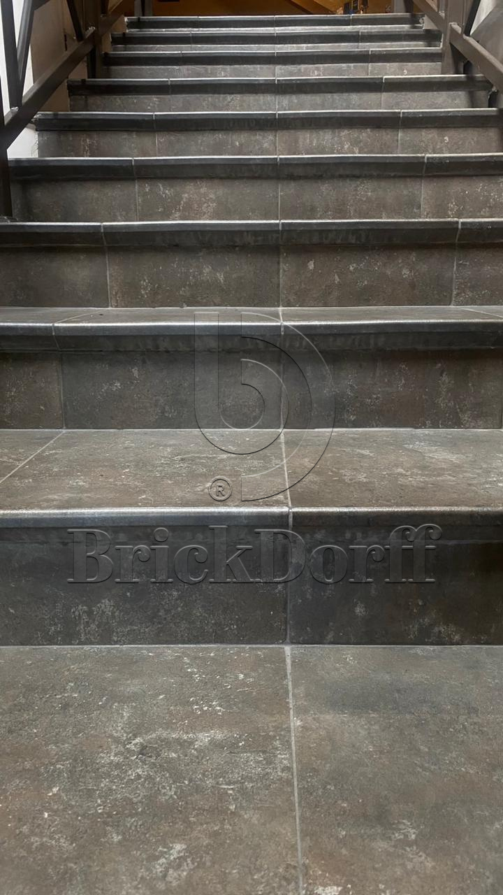 Ilario Braun ступень флорентинер противоскользящая с капиносом, коричневая 330x300x11 мм