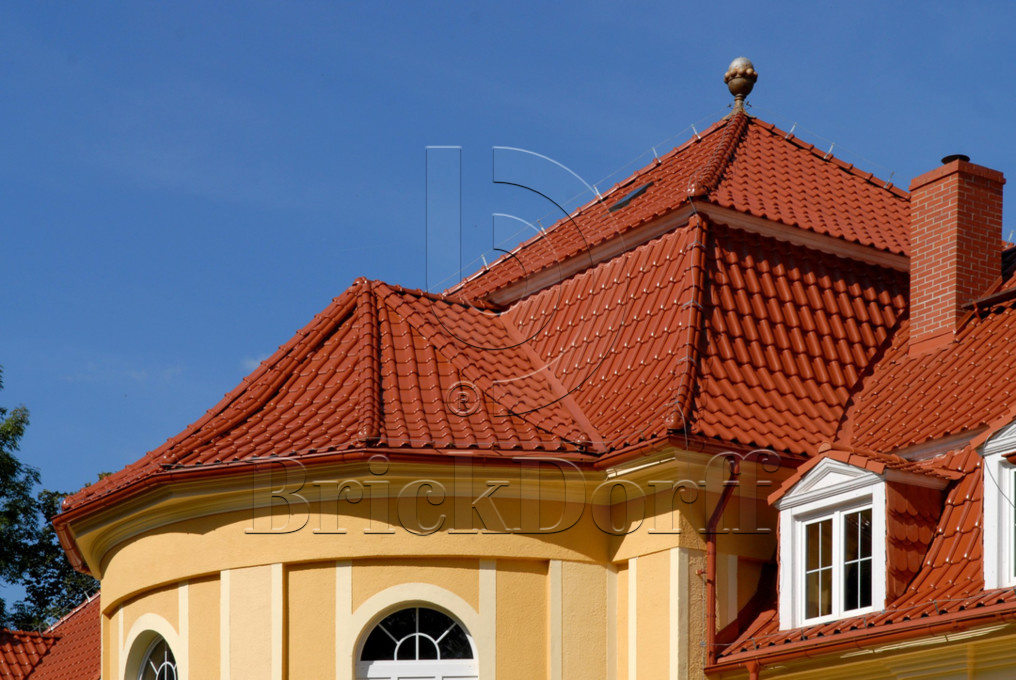 Керамическая черепица рядовая Roben MONZAplus медный красно-коричневый ангоб