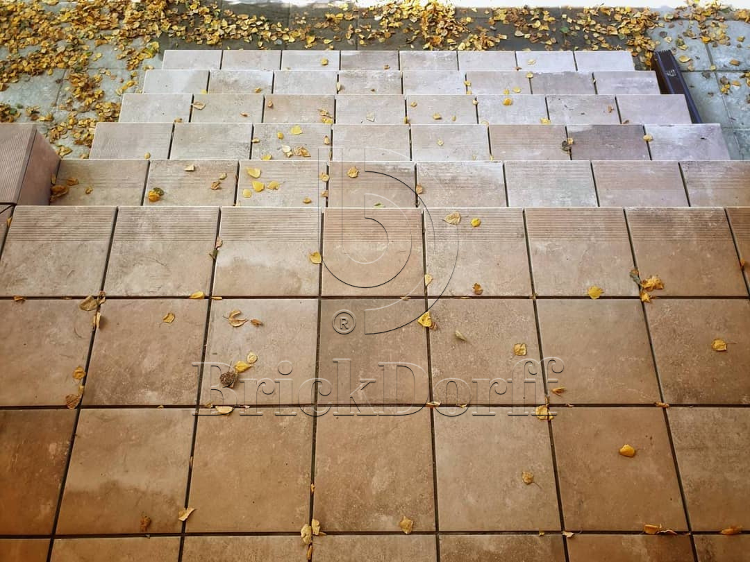 Scandiano Ochra ступень флорентинер противоскользящая с капиносом, охровая 330x300x11 мм