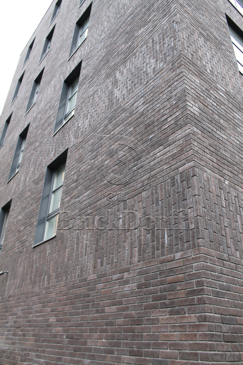 Клинкерная фасадная плитка облицовочная под кирпич Stroeher (Штроер) Zeitlos 359 kohlenglanz гладкая NF14, 240*71*14 мм