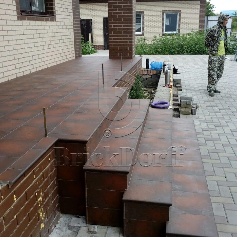 Semir Brown ступень угловая флорентинер противоскользящая с капиносом 330x330x11 мм