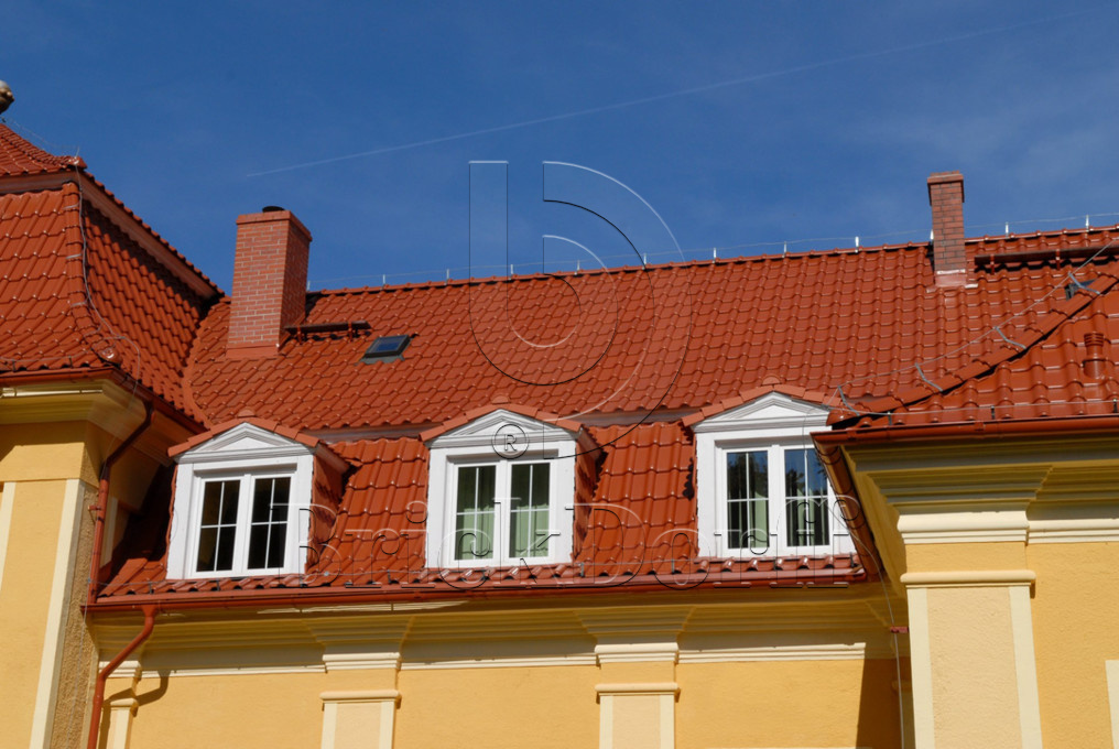 Керамическая черепица рядовая Roben MONZAplus медный красно-коричневый ангоб