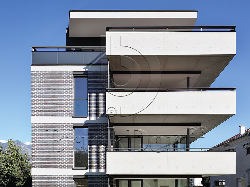 Клинкерная фасадная плитка облицовочная под кирпич Stroeher (Штроер) Keraprotect Chromatic 336 metallic black гладкая NF11, 240*71*11 мм