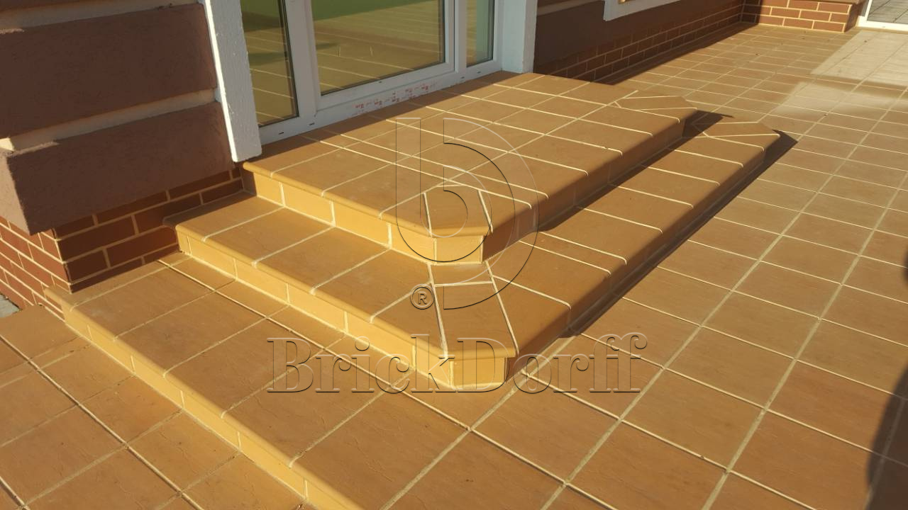 Клинкерная ступень Фронтальная противоскользящая плитка ЭкоКлинкер Natural Sand Песочный 330*250*40*14 мм