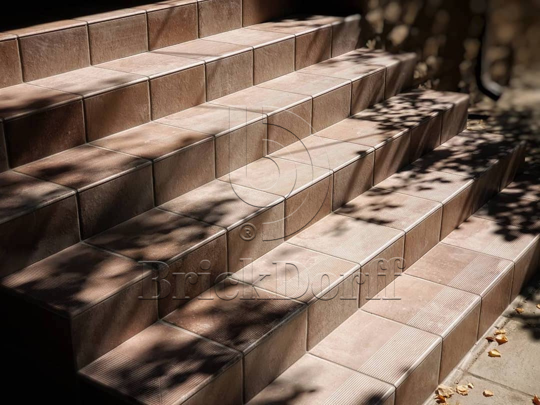 Scandiano Ochra ступень флорентинер противоскользящая с капиносом, охровая 330x300x11 мм