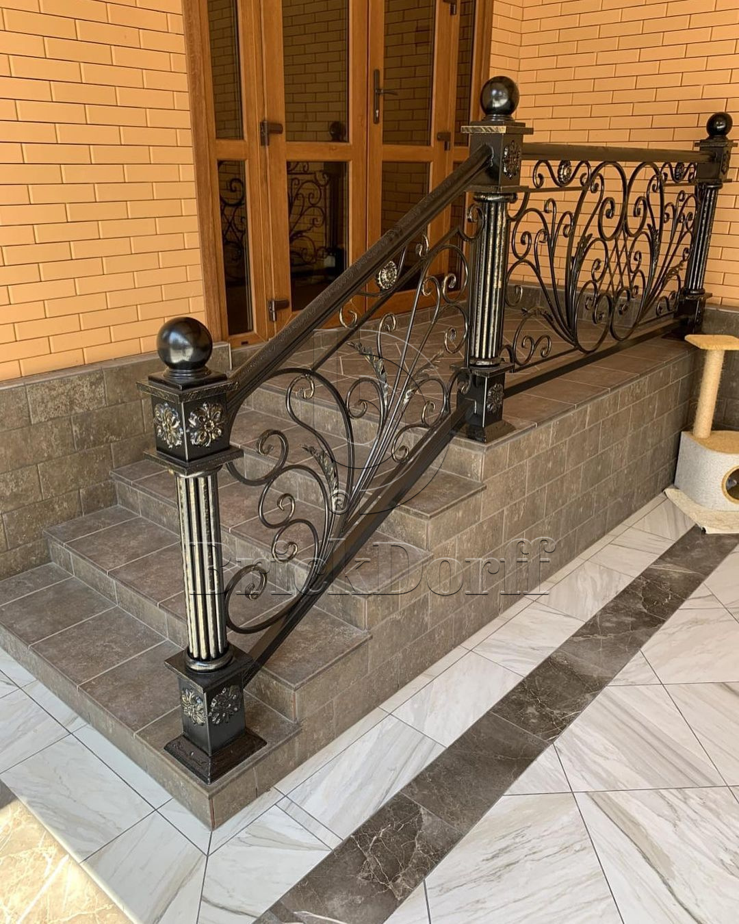 Ilario Braun ступень флорентинер противоскользящая с капиносом, коричневая 330x300x11 мм