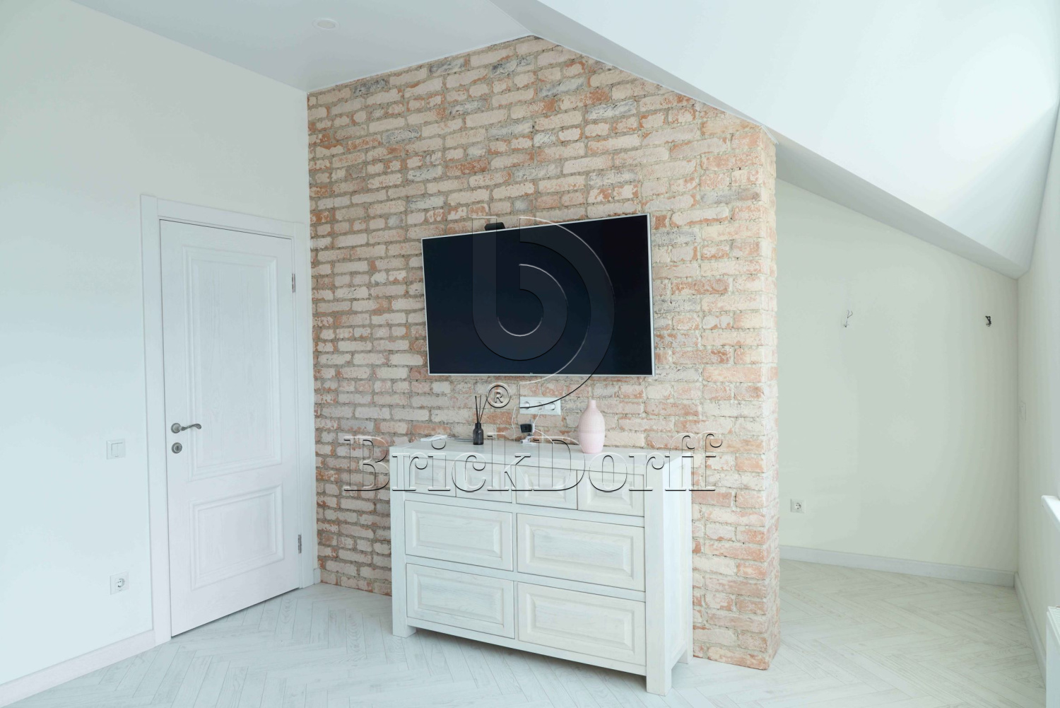 1.T Скандинавский кирпич 120-130*60-70*15 мм, декоративный камень для фасада и интерьера Petra