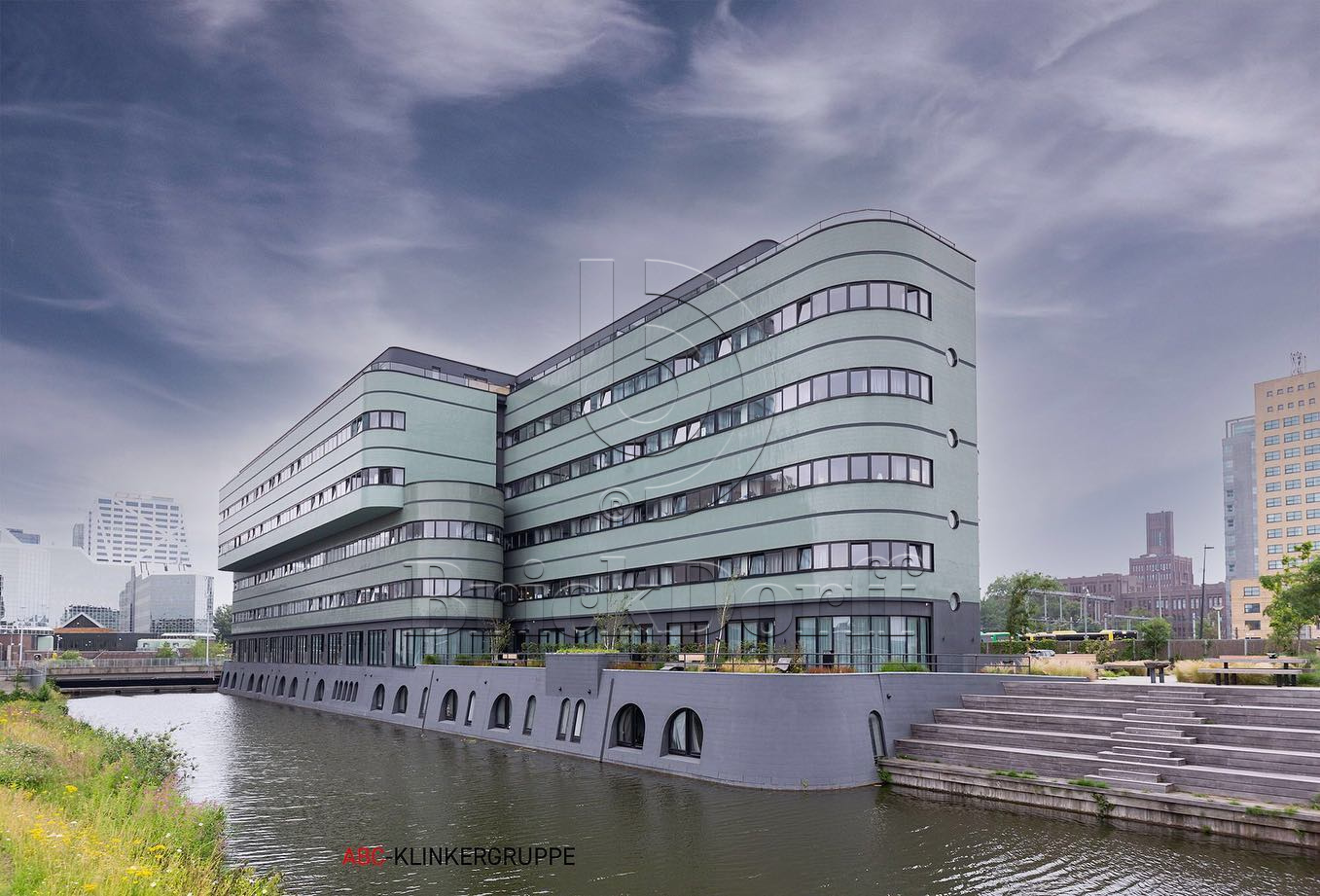 №16 Глазурованная Фасадная плитка Клинкерная облицовочная под кирпич 283х84х13,5 мм цвет бирюзовый RAL