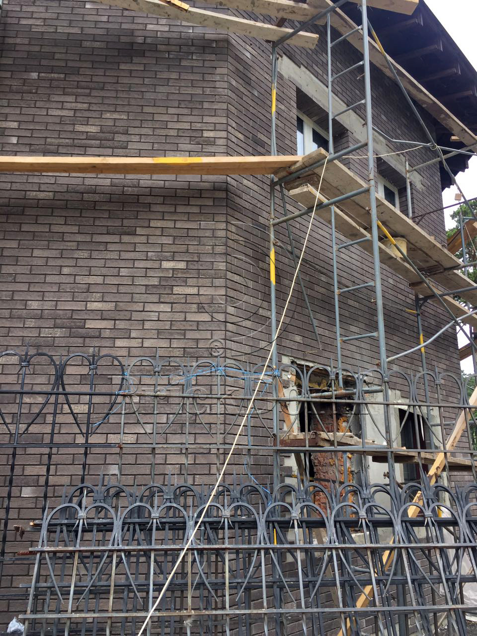 Клинкерная фасадная плитка облицовочная под кирпич Stroeher (Штроер) Steinlinge 375 platingrau рельефная NF14, 240*71*14 мм