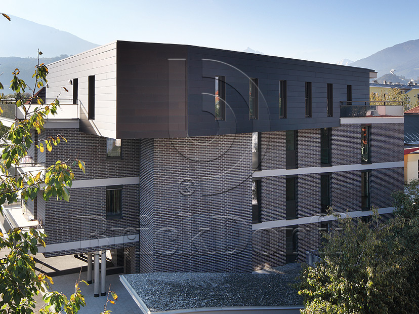 Клинкерная фасадная плитка облицовочная под кирпич Stroeher (Штроер) Keraprotect Chromatic 336 metallic black гладкая NF11, 240*71*11 мм