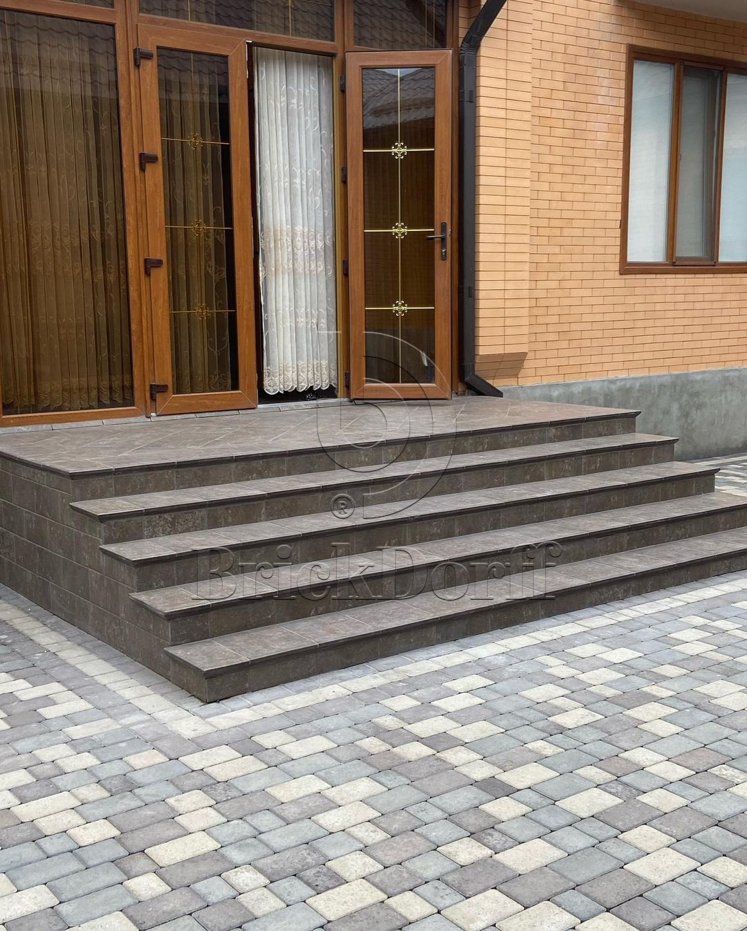 Ilario Braun ступень флорентинер противоскользящая с капиносом, коричневая 330x300x11 мм