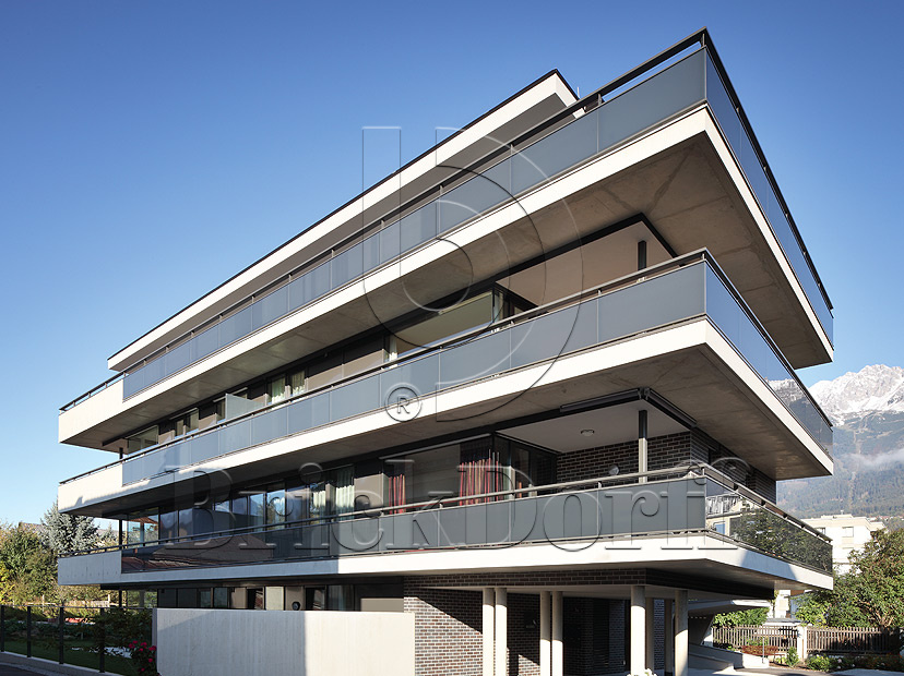 Клинкерная фасадная плитка облицовочная под кирпич Stroeher (Штроер) Keraprotect Chromatic 336 metallic black гладкая NF11, 240*71*11 мм