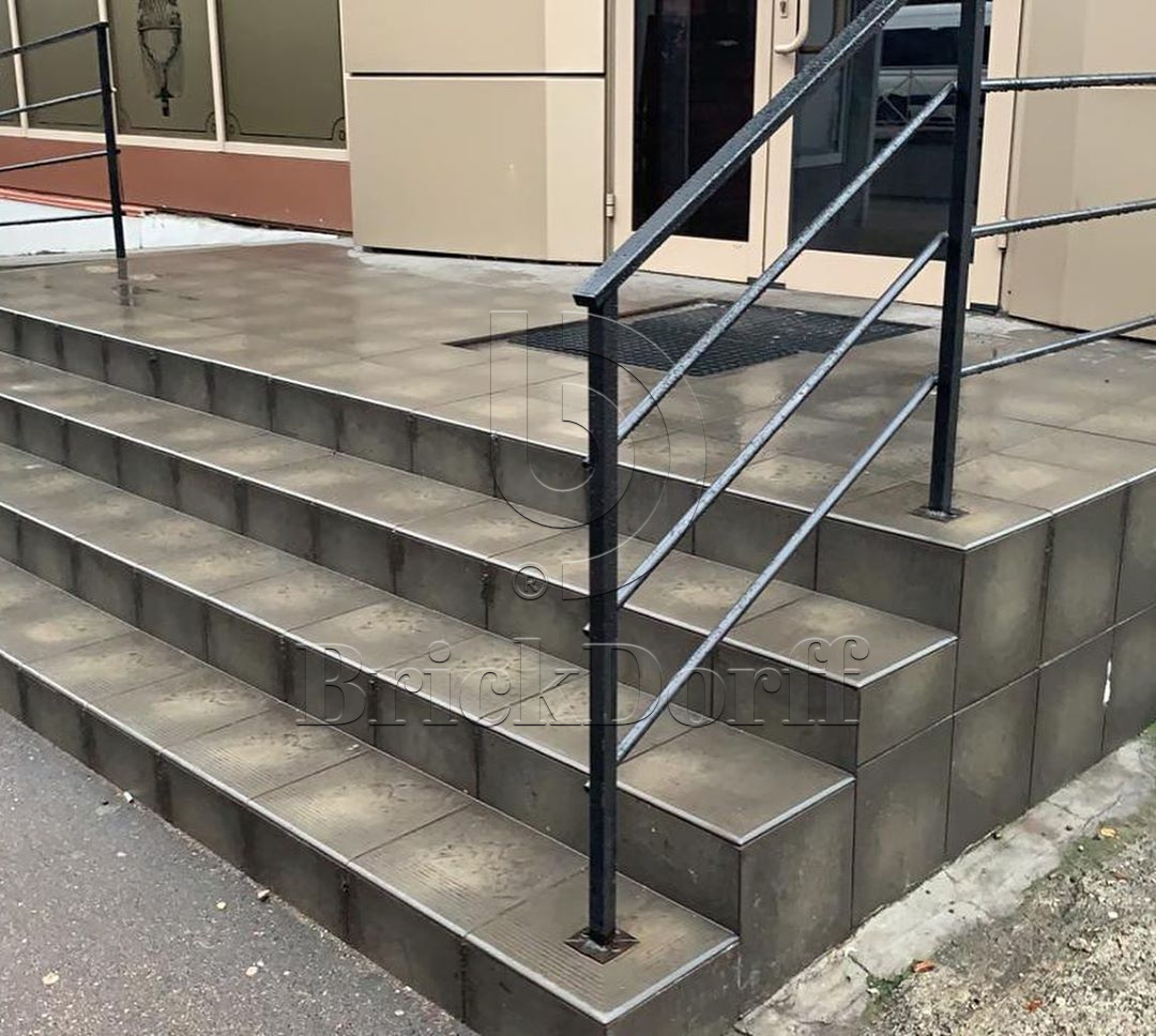 Semir Grafit ступень угловая флорентинер противоскользящая с капиносом 330x330x11 мм