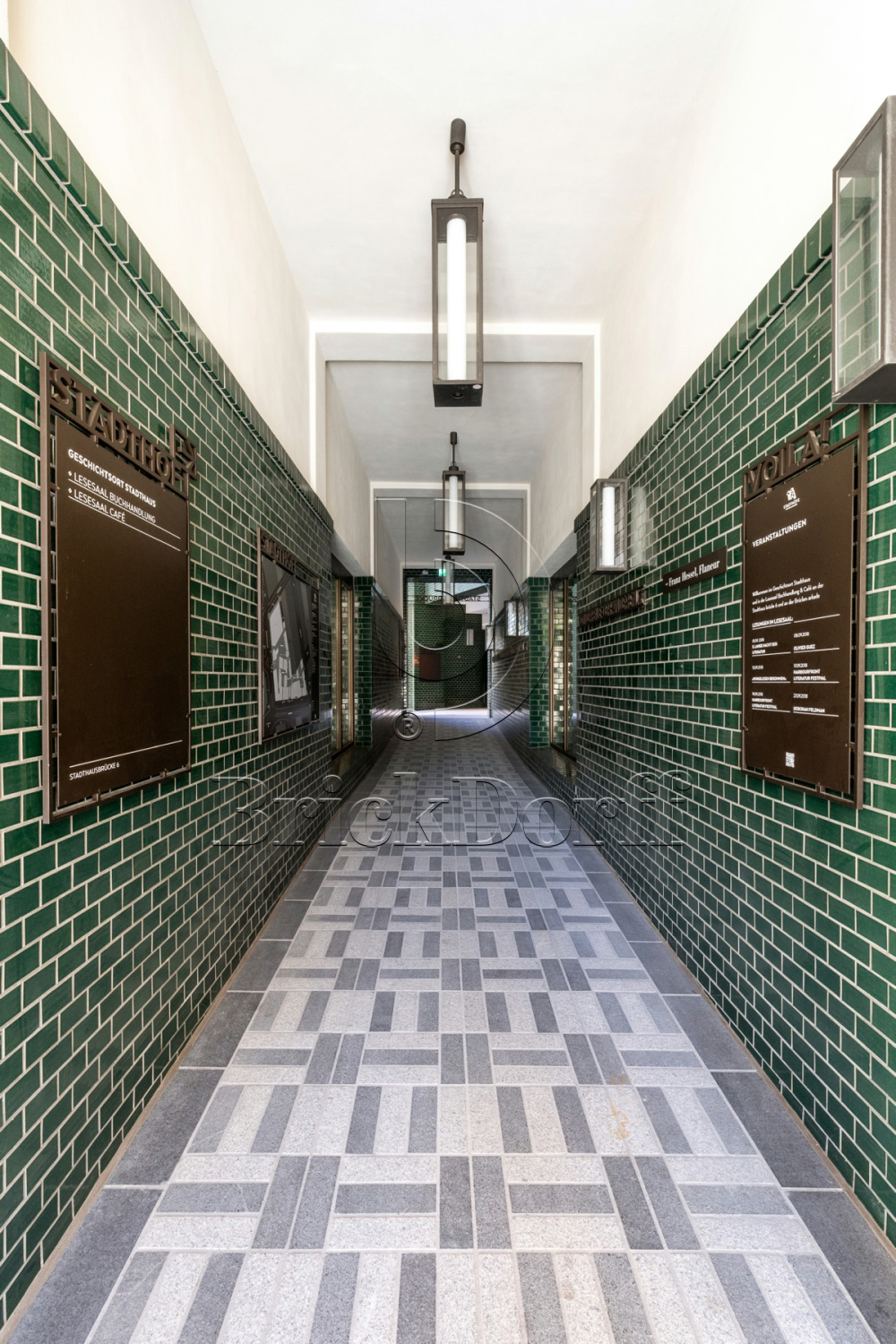 Глазурованная клинкерная фасадная плитка облицовочная под кирпич Зеленая, 240*71*10 мм